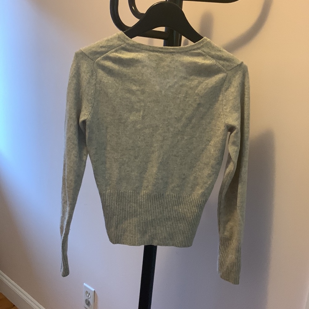 💯% Cashmere Sweater - Picture 2 of 3